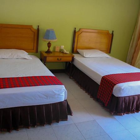 Equator Hotel Аруша Екстериор снимка