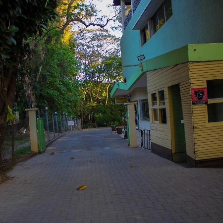 Equator Hotel Аруша Екстериор снимка