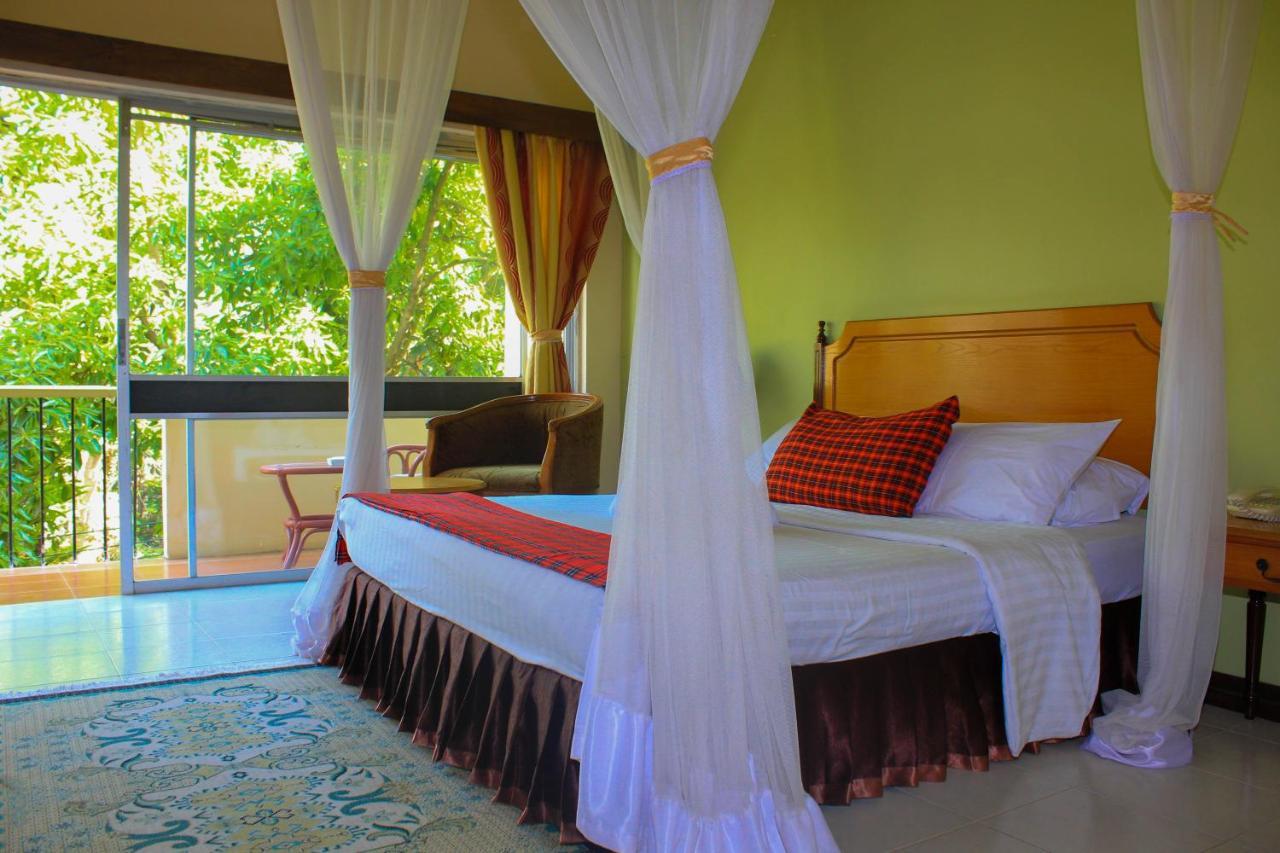 Equator Hotel Аруша Екстериор снимка