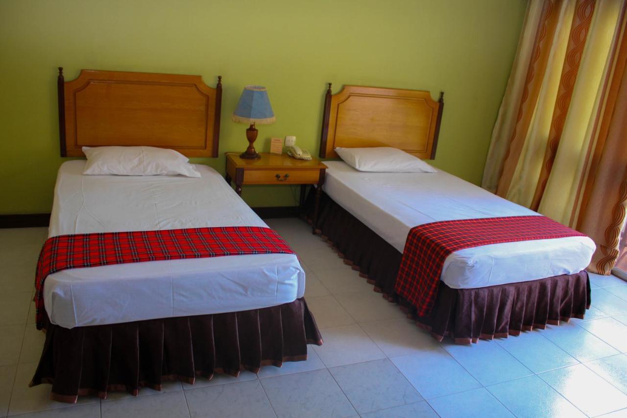 Equator Hotel Аруша Екстериор снимка