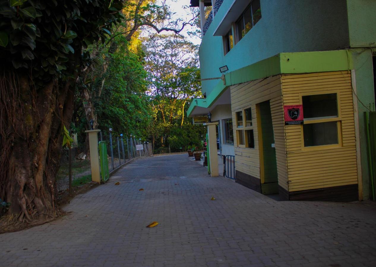 Equator Hotel Аруша Екстериор снимка