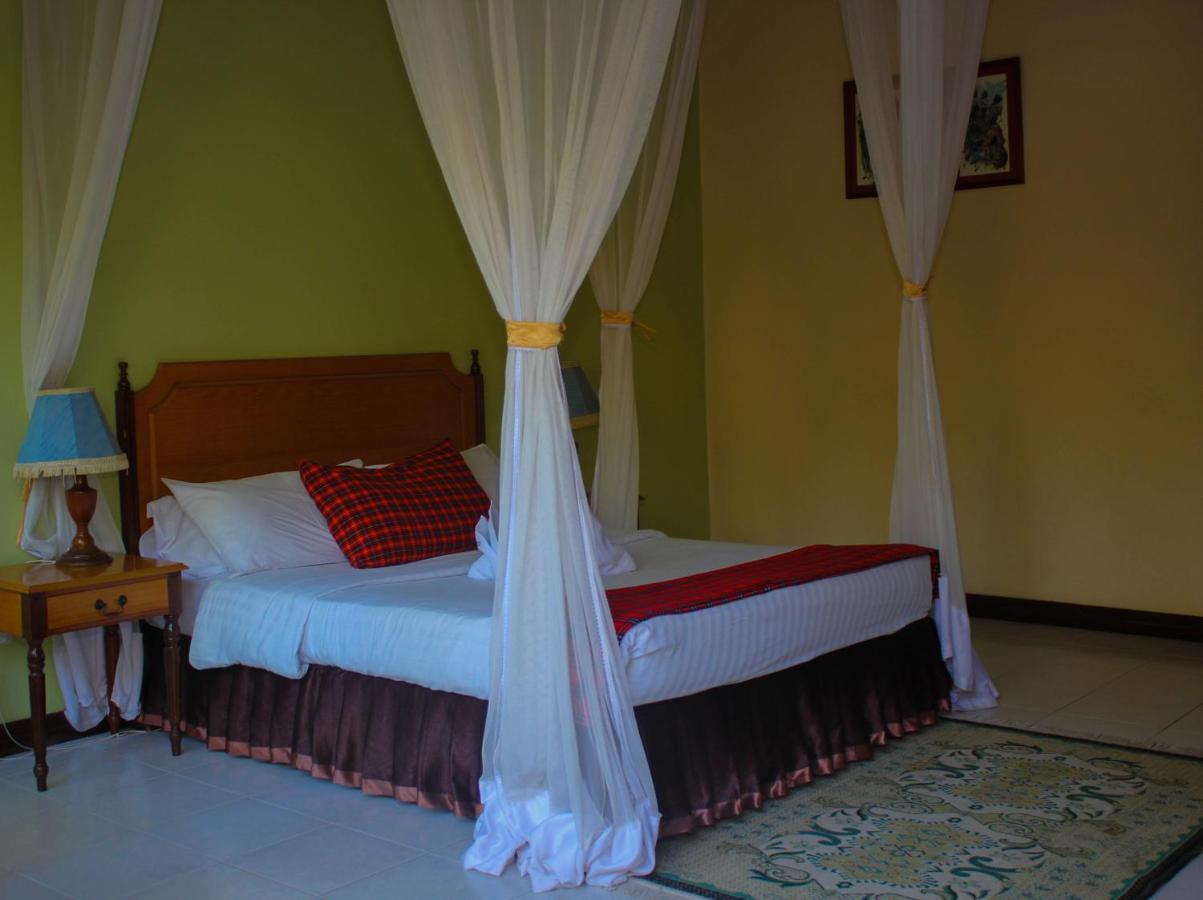 Equator Hotel Аруша Екстериор снимка