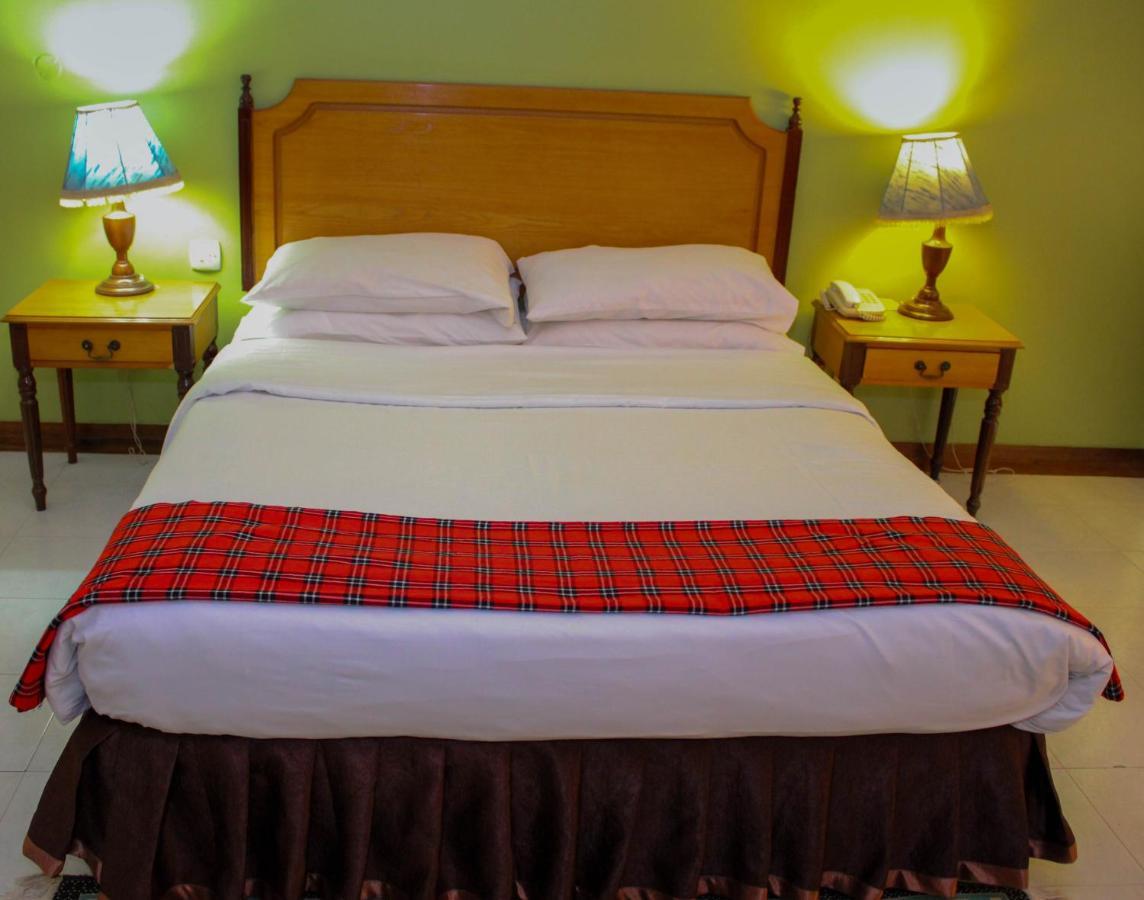Equator Hotel Аруша Екстериор снимка
