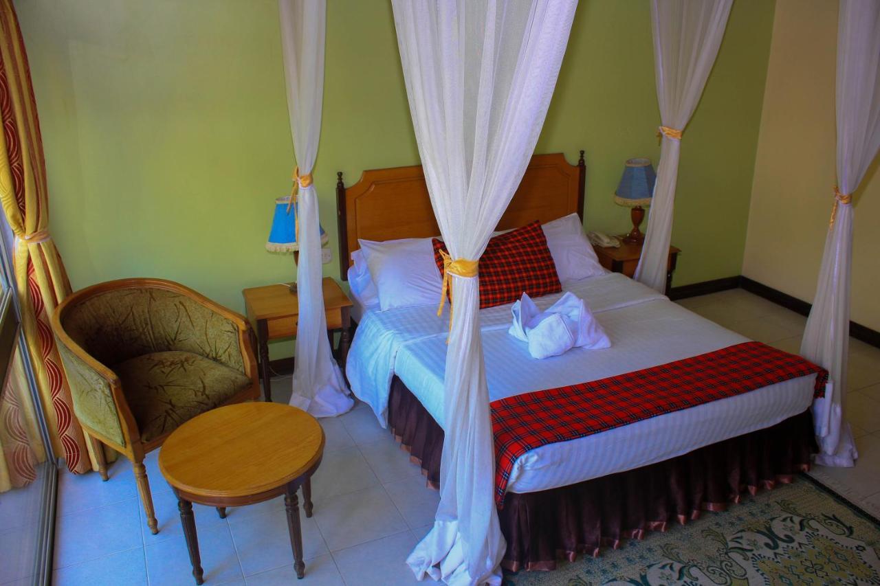 Equator Hotel Аруша Екстериор снимка
