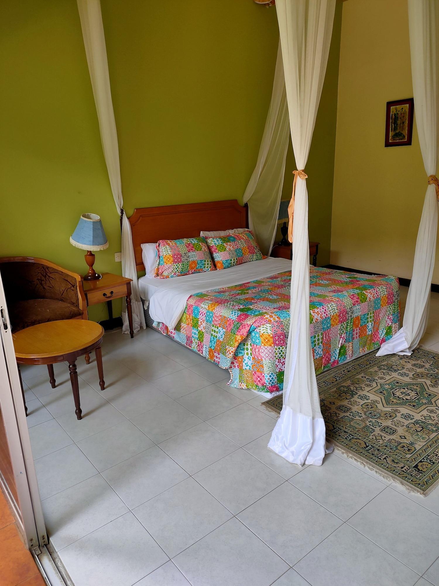 Equator Hotel Аруша Екстериор снимка