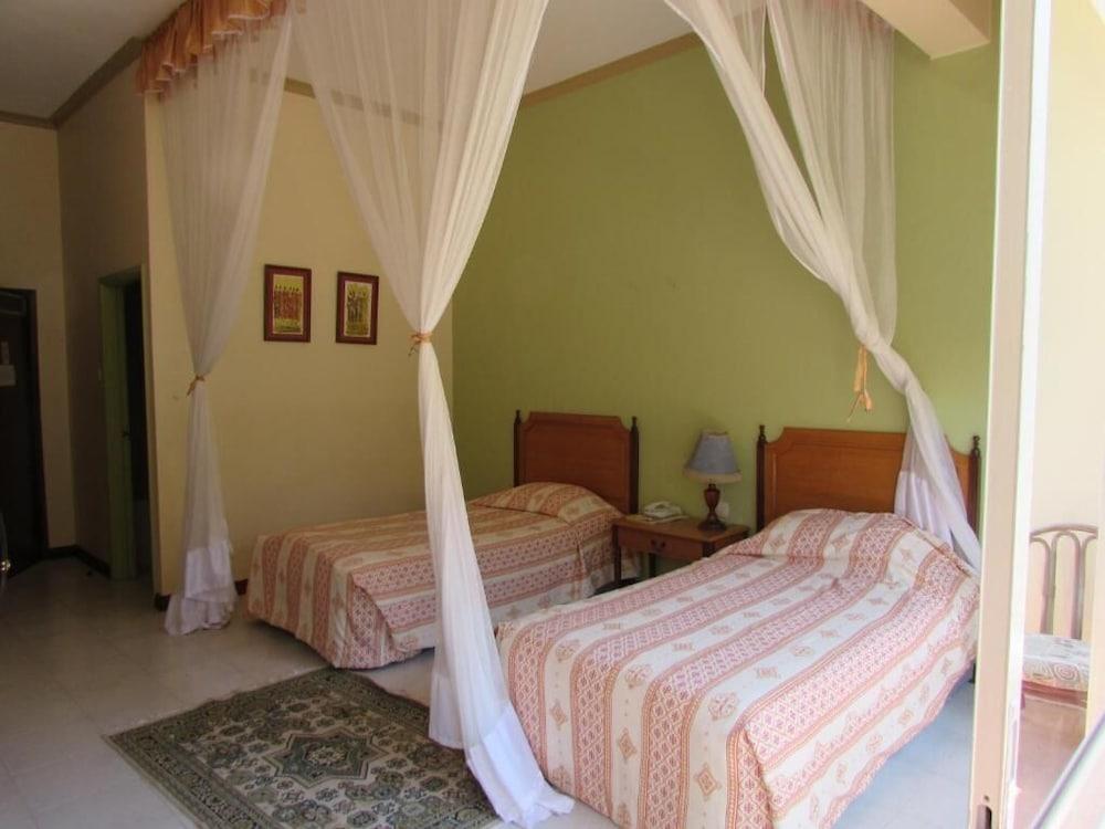 Equator Hotel Аруша Екстериор снимка