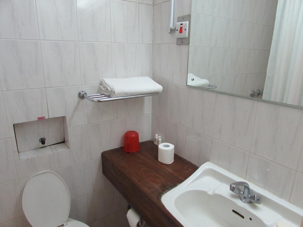 Equator Hotel Аруша Стая снимка