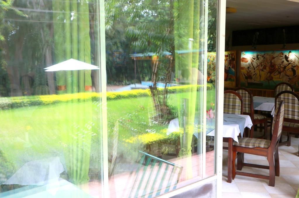Equator Hotel Аруша Екстериор снимка