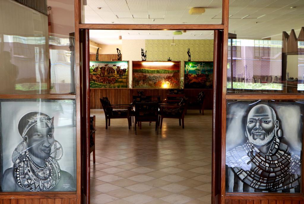 Equator Hotel Аруша Екстериор снимка