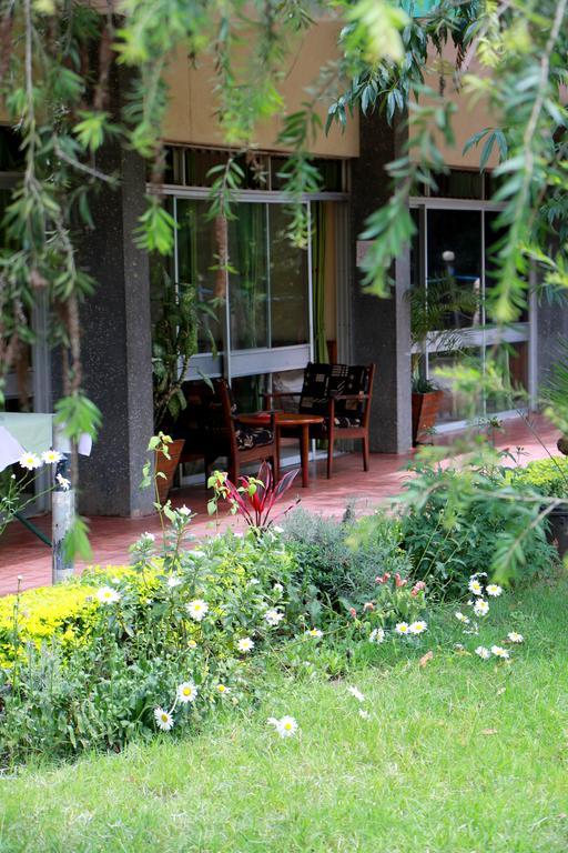 Equator Hotel Аруша Екстериор снимка