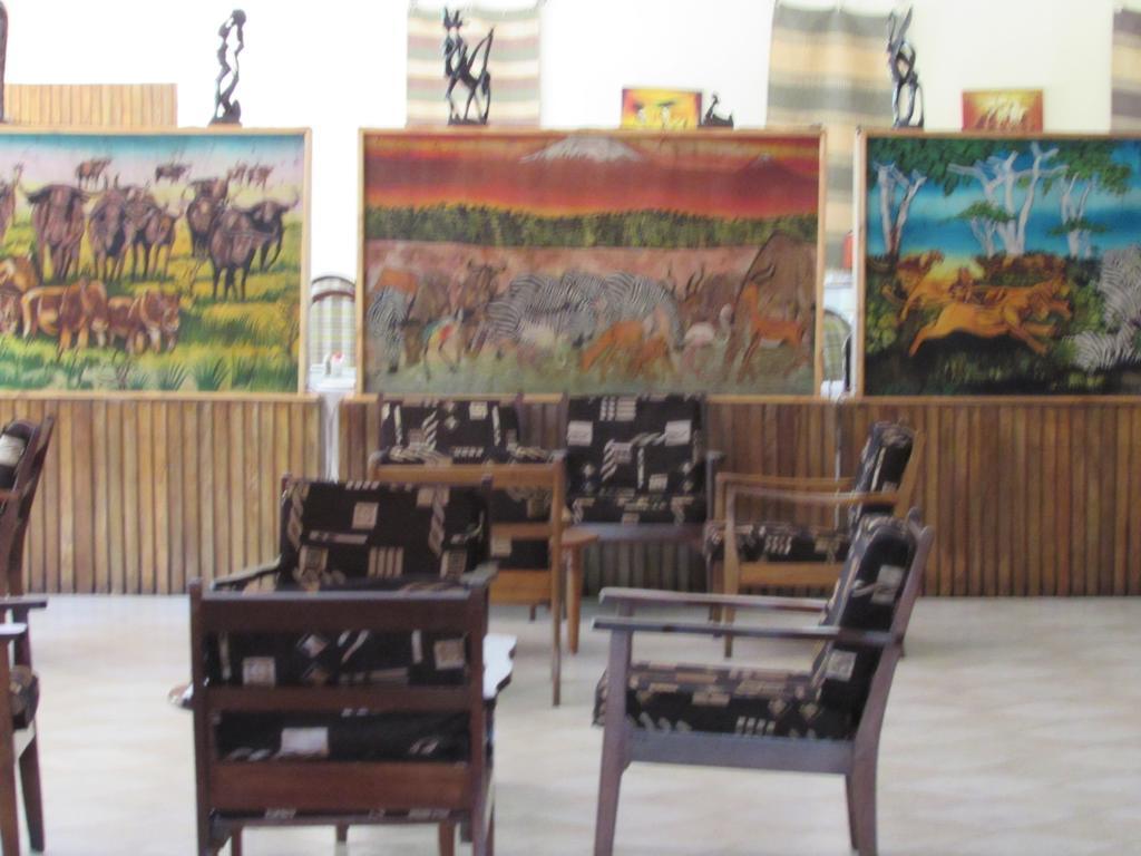 Equator Hotel Аруша Екстериор снимка