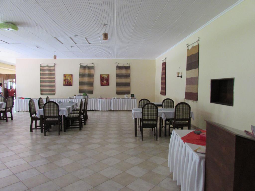 Equator Hotel Аруша Екстериор снимка