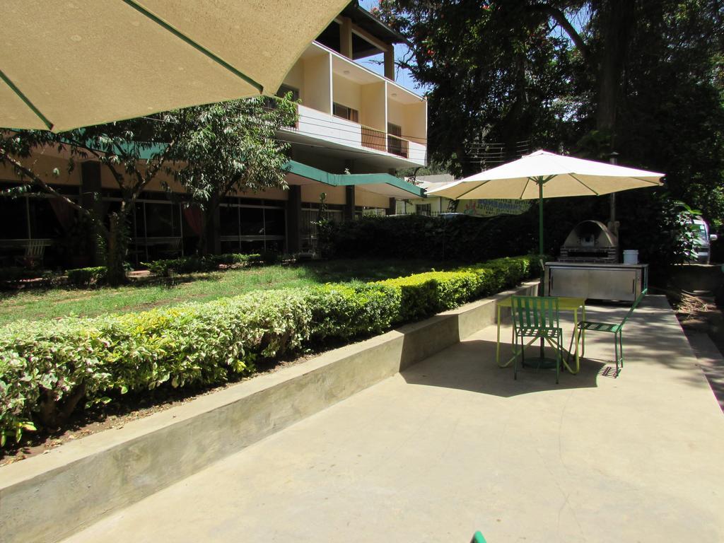 Equator Hotel Аруша Екстериор снимка