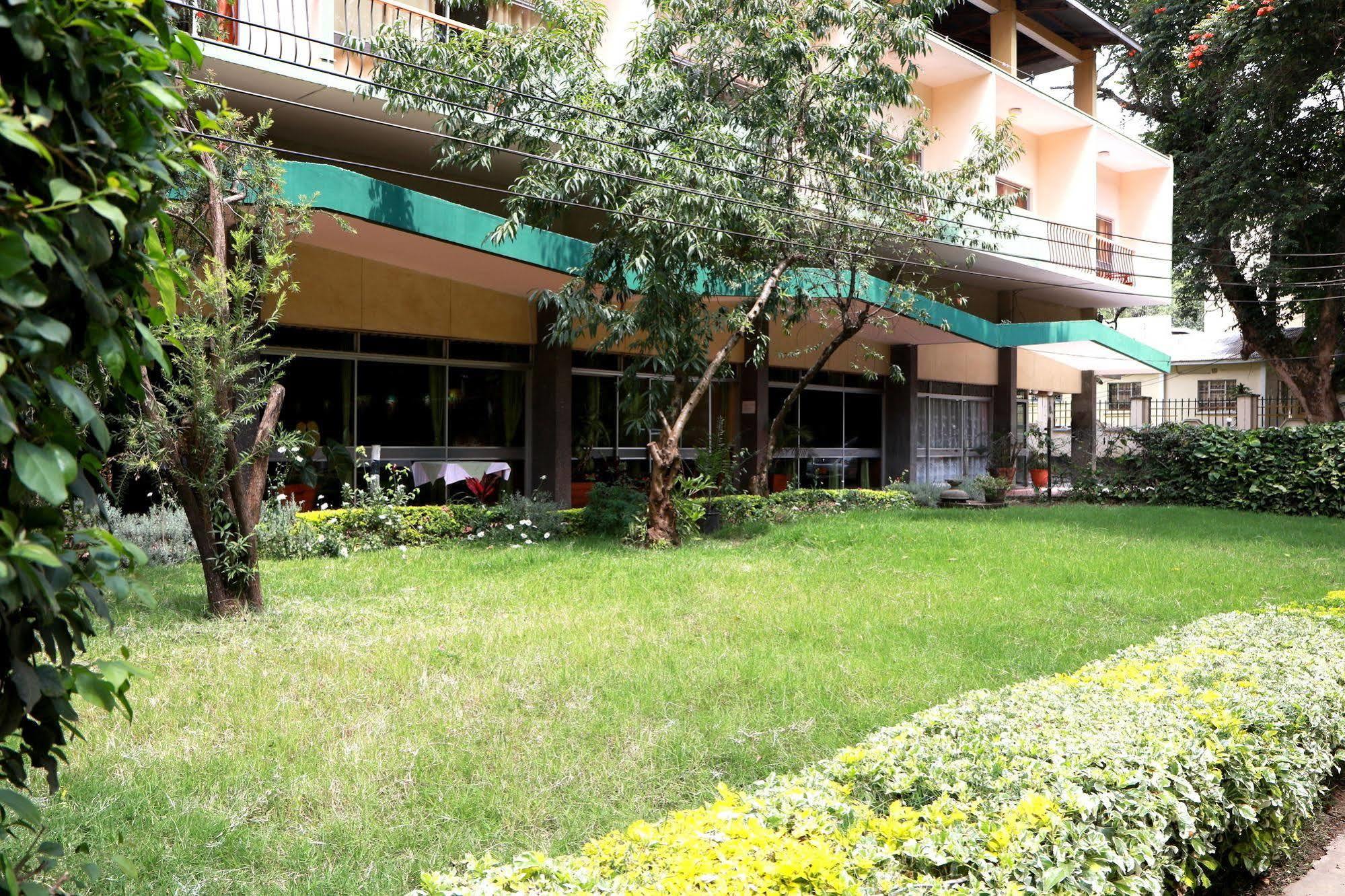 Equator Hotel Аруша Екстериор снимка